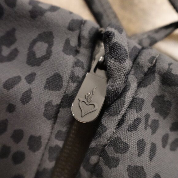 Torrid Happy Camper Zip-Front Sports Bra Plus Size 5‎ Black Leopard Print - Picture 2 of 8